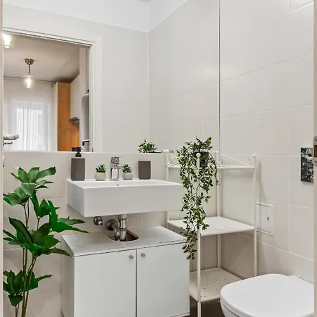 Διαμέρισμα Living In Color - Chic With Balcony At Belvedere Residences *