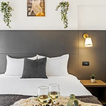 Living In Color - Chic With Balcony At Belvedere Residences *