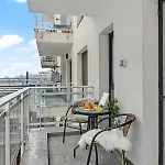 Living In Color - Chic With Balcony At Belvedere Residences 公寓 *