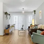 Living In Color - Chic With Balcony At Belvedere Residences * 布加勒斯特