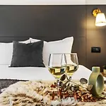 公寓 Living In Color - Chic With Balcony At Belvedere Residences 布加勒斯特