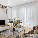 Living In Color - Chic With Balcony At Belvedere Residences 公寓
