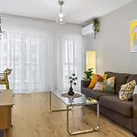公寓 Living In Color - Chic With Balcony At Belvedere Residences *