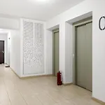 公寓 Living In Color - Chic With Balcony At Belvedere Residences