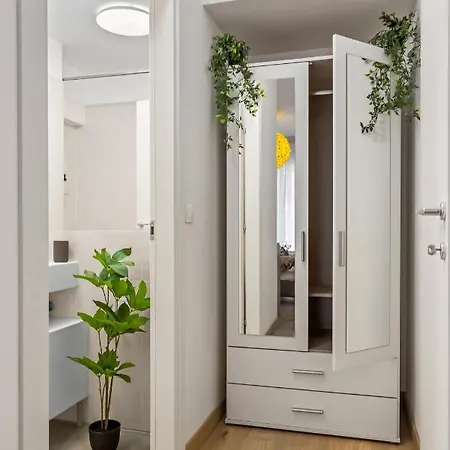 Daire Living In Color - Chic With Balcony At Belvedere Residences