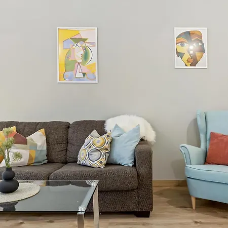 דירה Living In Color - Chic With Balcony At Belvedere Residences