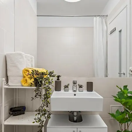 Living In Color - Chic With Balcony At Belvedere Residences *