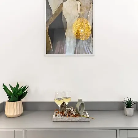 דירה Living In Color - Chic With Balcony At Belvedere Residences