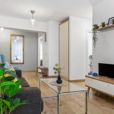 Living In Color - Chic With Balcony At Belvedere Residences דירה בוקרשט