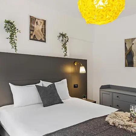 Living In Color - Chic With Balcony At Belvedere Residences בוקרשט