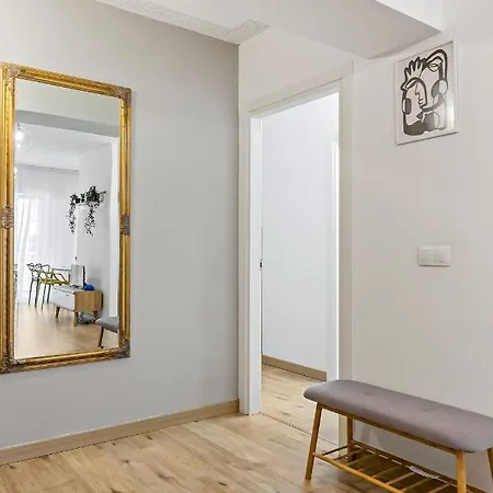 Living In Color - Chic With Balcony At Belvedere Residences Daire Bükreş