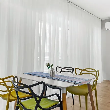 Living In Color - Chic With Balcony At Belvedere Residences Bükreş