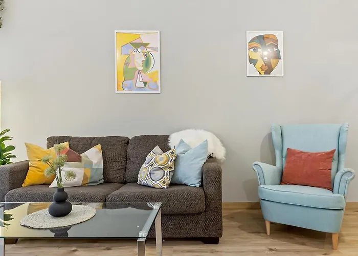 Апартаменти Living In Color - Chic With Balcony At Belvedere Residences