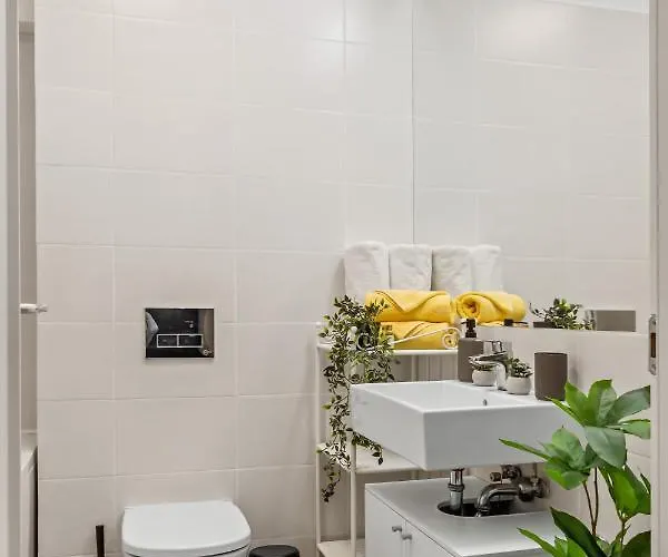 Living In Color - Chic With Balcony At Belvedere Residences Apartmán