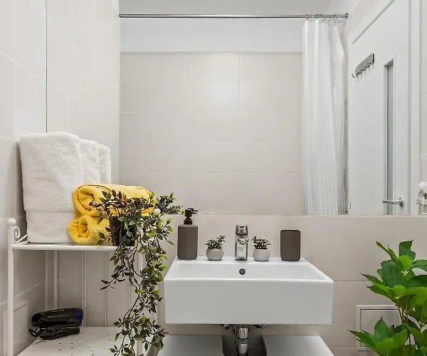 Living In Color - Chic With Balcony At Belvedere Residences *