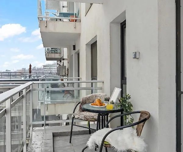 Living In Color - Chic With Balcony At Belvedere Residences Apartmán *