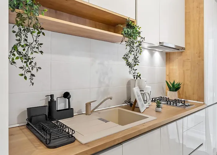 Апартаменти Living In Color - Chic With Balcony At Belvedere Residences Бухарест