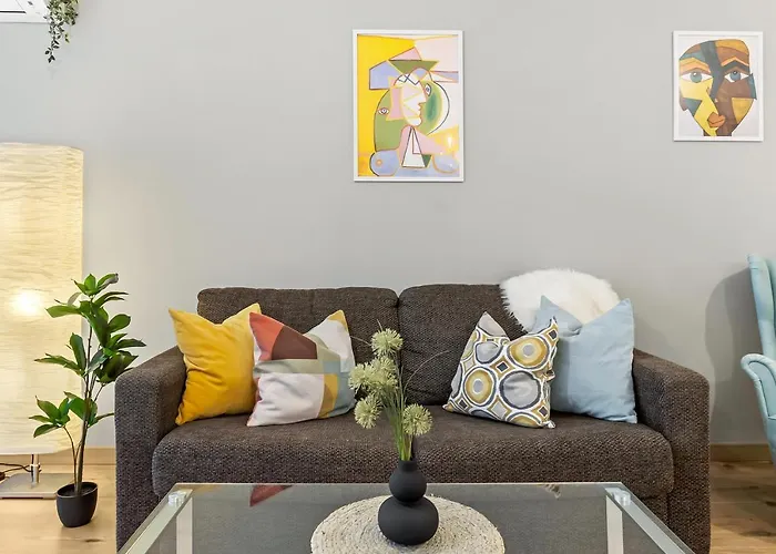 Living In Color - Chic With Balcony At Belvedere Residences شقة *