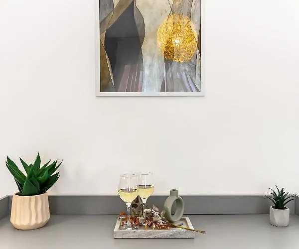 Апартаменти Living In Color - Chic With Balcony At Belvedere Residences