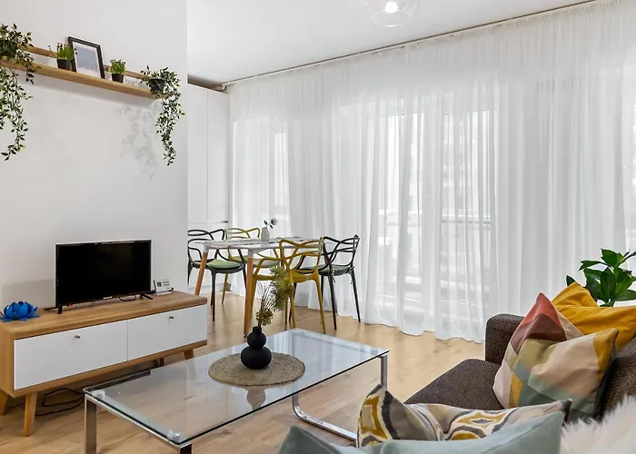 Living In Color - Chic With Balcony At Belvedere Residences Apartmán