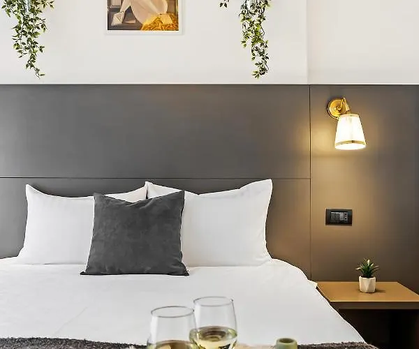 Living In Color - Chic With Balcony At Belvedere Residences *