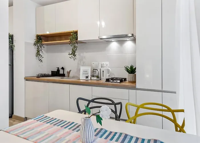 Living In Color - Chic With Balcony At Belvedere Residences * Бухарест