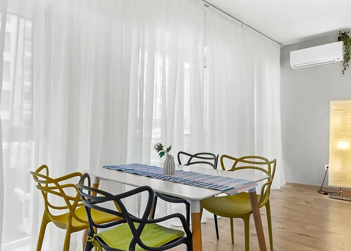 Living In Color - Chic With Balcony At Belvedere Residences Bukurešť