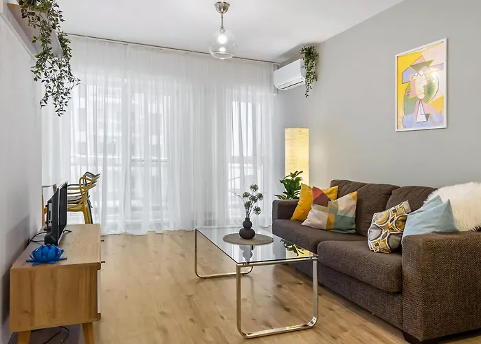 Апартаменти Living In Color - Chic With Balcony At Belvedere Residences *