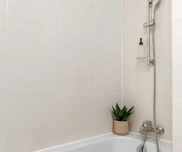 Living In Color - Chic With Balcony At Belvedere Residences Bukurešť