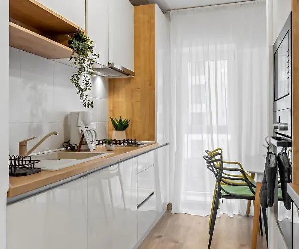 Апартаменти Living In Color - Chic With Balcony At Belvedere Residences *