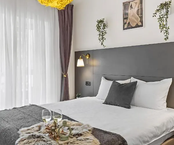 Апартаменти Living In Color - Chic With Balcony At Belvedere Residences Бухарест