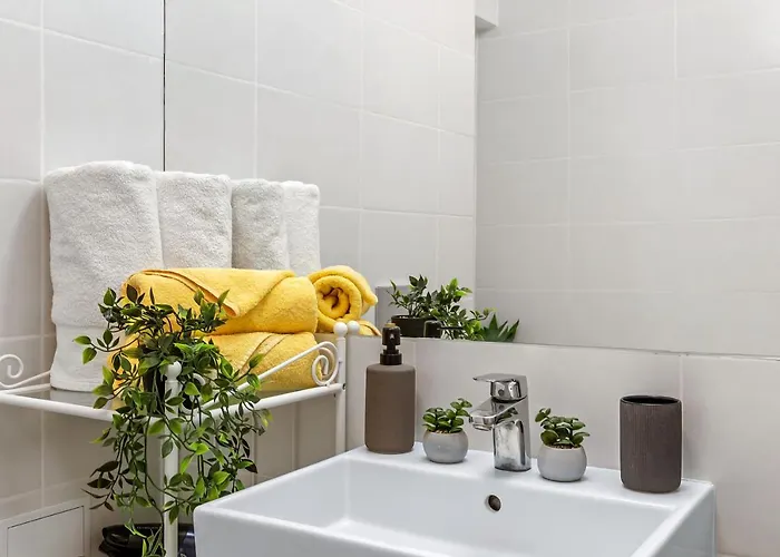 Living In Color - Chic With Balcony At Belvedere Residences Apartmán *