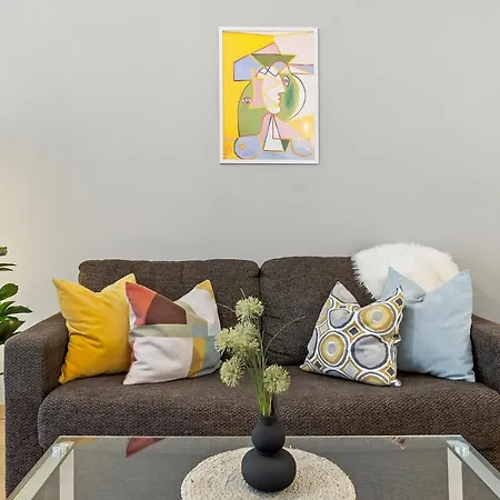 Living In Color - Chic With Balcony At Belvedere Residences Apartament *